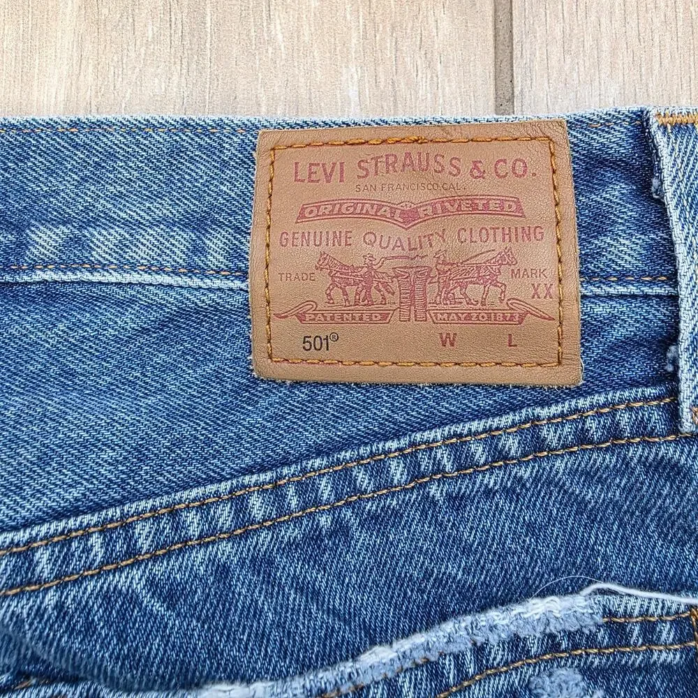Levi's 501 Jeans Womens 27x26 Distressed Crop Button Fly Straight Leg Blue - Picture 13 of 16